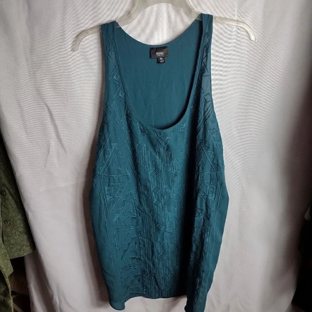 Mossimo embroidered tank